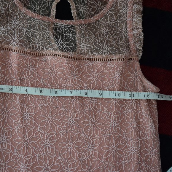 Pretty pink lace top - Picture 4 of 6